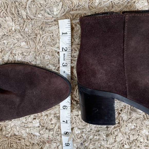 Vince Camuto short brown suede booties side zip ankle boots 2" heels size 6 - Picture 8 of 9